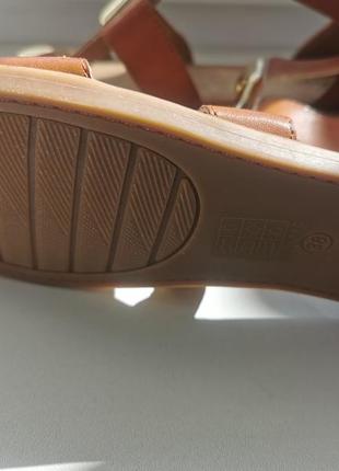 Сандалии, босоножки