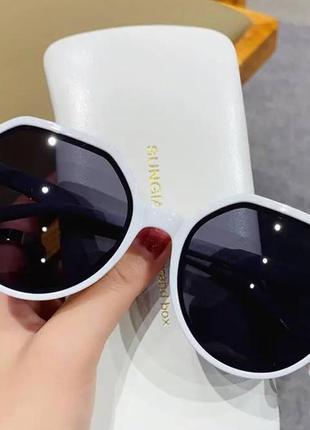 Модні стильні універсальні сонцезахисні окуляри, білі1 фото
