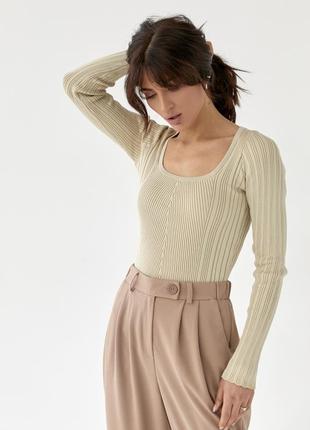 Женский пуловер в рубчик с квадратным декольте1 фото