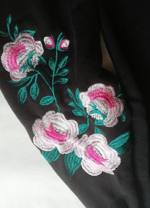 Сукня-светр new look з вишивкою на рукавах7 фото