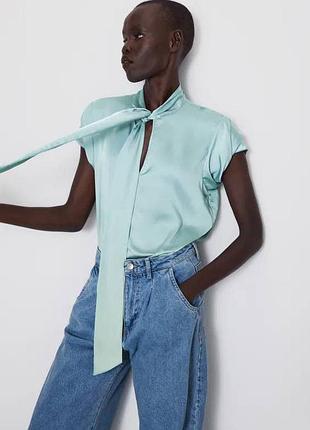 Сатинова блуза з бантом зав'язкою zara