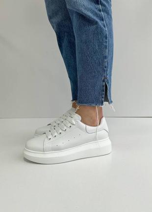 Білі базові кросівки кеди на високій підошві з натуральної шкіри5 фото