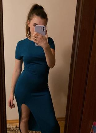 Плаття по фігурі з розпіркою