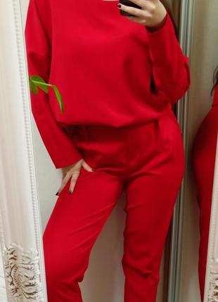 Красный женский костюм3 фото