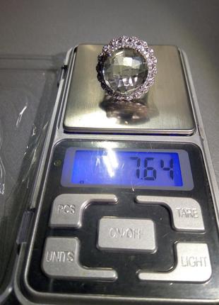 Великолепное 
 кольцо с граненным светлым камнем и фионитами, в идеальном состоянии. серебро 925.6 фото