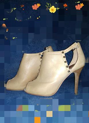 Літні шкіряні ботильйони, босоніжки