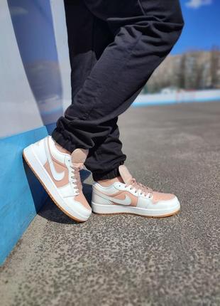 Жіночі кросівки nike air jordan 1 low white tan найк білі бежеві5 фото