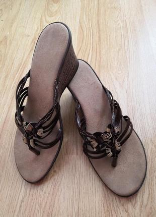 Легкі і зручні босоніжки - шльопанці, розмір 40