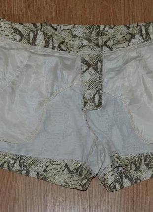 Короткие шорты с модным принтом от h&m р.s(6)4 фото