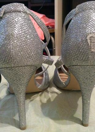 New look босоножки туфли сандали блестящие 24-24.5 см — цена 300 грн в  каталоге Босоножки ✓ Купить женские вещи по доступной цене на Шафе |  Украина #23699317
