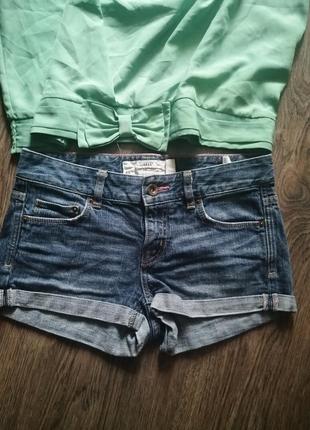 Короткие шорты