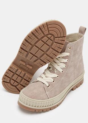 Женские светлые ботинки на шнурках bata 2