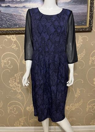 Очень красивое и стильное брендовое платье.