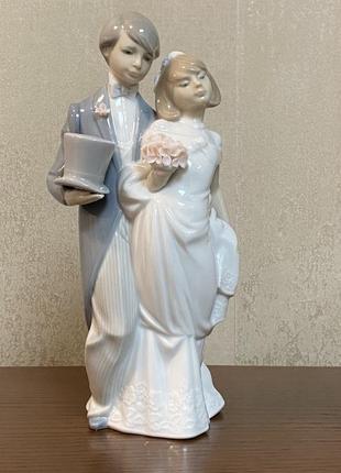 Фарфоровая статуэтка lladro «свадебные колокола».