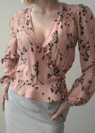 Ніжна блуза на запах з трояндами1 фото