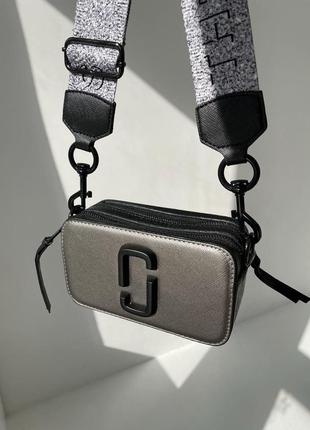 Женская сумка marc jacobs small camera bag silver black4 фото