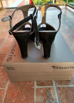 Чорні замшеві босоніжки на каблуку фірми tamaris3 фото