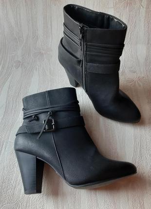 Чёрные деми ботиночки на каблучке