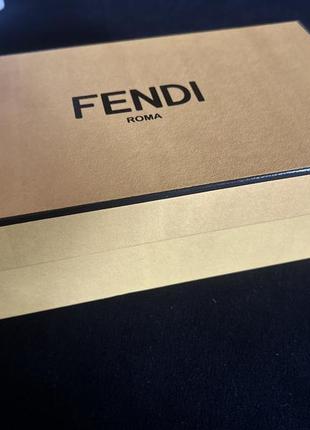 Стильна коробка fendi