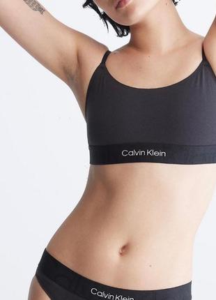 Бюстгальтер calvin klein embossed icon1 фото