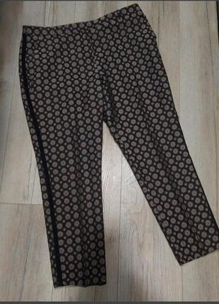 Брюки с лампасами, с блестящей нитью.