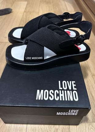 Босоножки love moschino