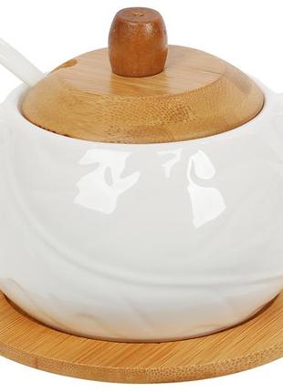 Сахарница с ложкой.