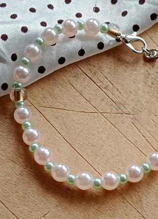 Минималистичный браслет из бусин