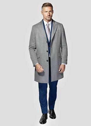 Легкое, демисезонное, полуперсивное пальто