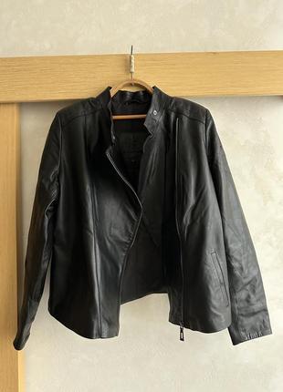 Чорна шкіряна куртка5 фото