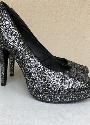 Брендовые блестящие туфельки,37