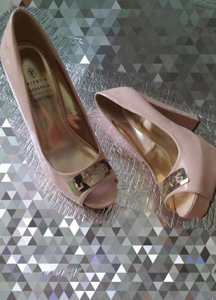 Босоніжки з відкритим носком