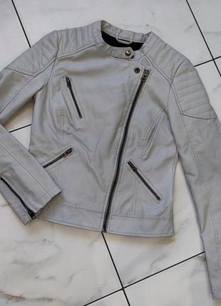 Кожзам эко-куртка косуха topshop xs (36) светло-серая1 фото
