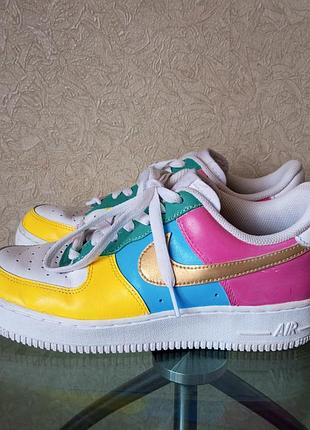 Женские кроссовки