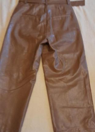 Крутые ,коллекционные,укороченные из эко кожи  брюки цвета капучино5 фото