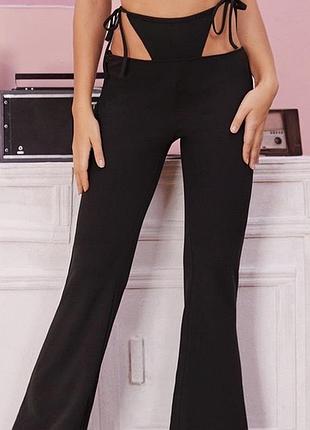 Штани з вирізами