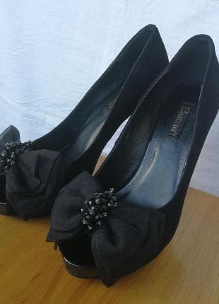 Черные замшевые туфли на шпильке basconi
