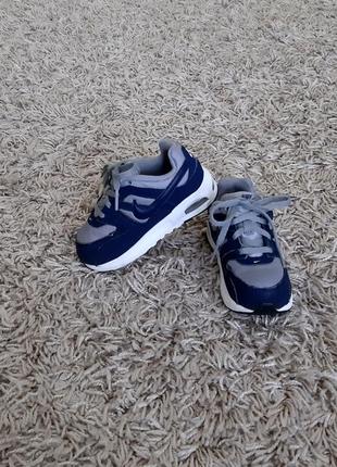 Оригінальні кросівки nike air max 25 розміру.