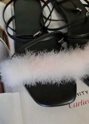 Босоніжки з лебединим пухом як нові