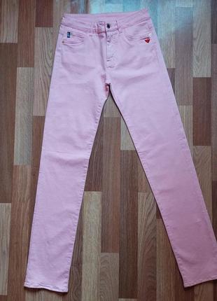 Нежно-розовые джинсы moschino