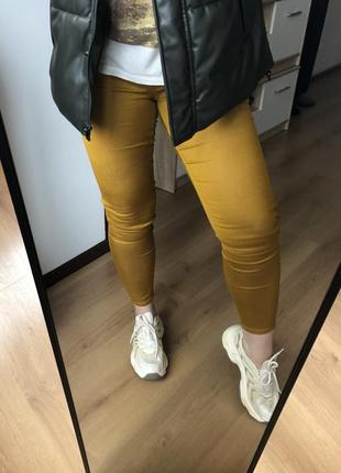 Джинсы, брюки, скинни, горчичного цвета marks & spenser cos, zara, h&m