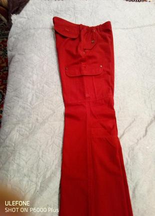 Трендовые красные джинсы карго на заниженной посадке бренда rebel.8 фото