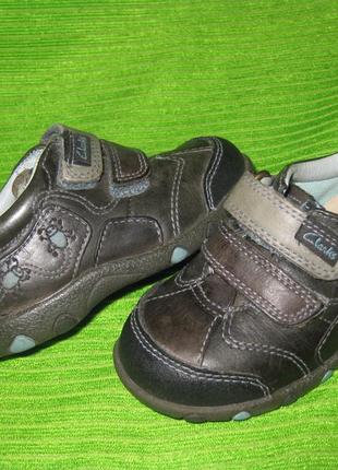 Кроссовки womens, р.20