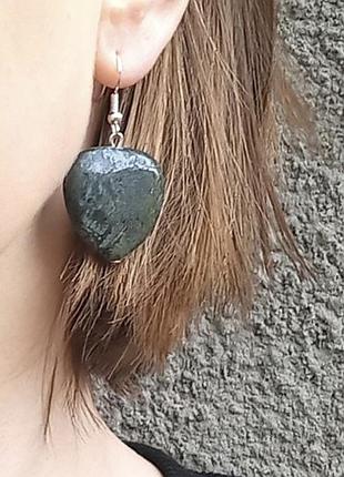 Серьги яшма зеленая сердце 23х25м серебристая фурнитура
