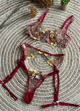 Роскошный интимный комплект женского белья с цветочной вышивкой6 фото