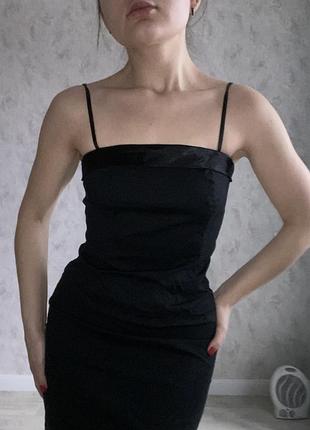 Чорна сукня футляр