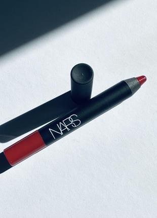 Nars velvet matte lipstick pencil помада карандаш в красном оттенке cruella