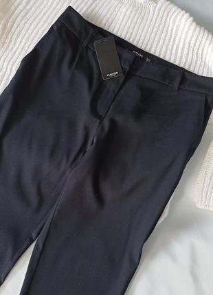 Темно-синие базовые узкие брюки брюки манго р.368 фото