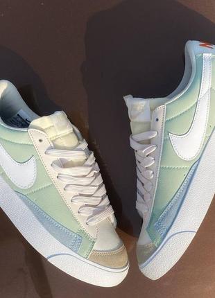 Nike blazer low beige green