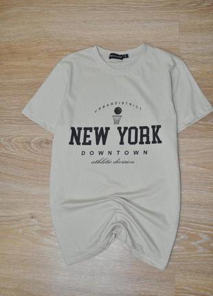 Бежевая футболка prettylittlething new york